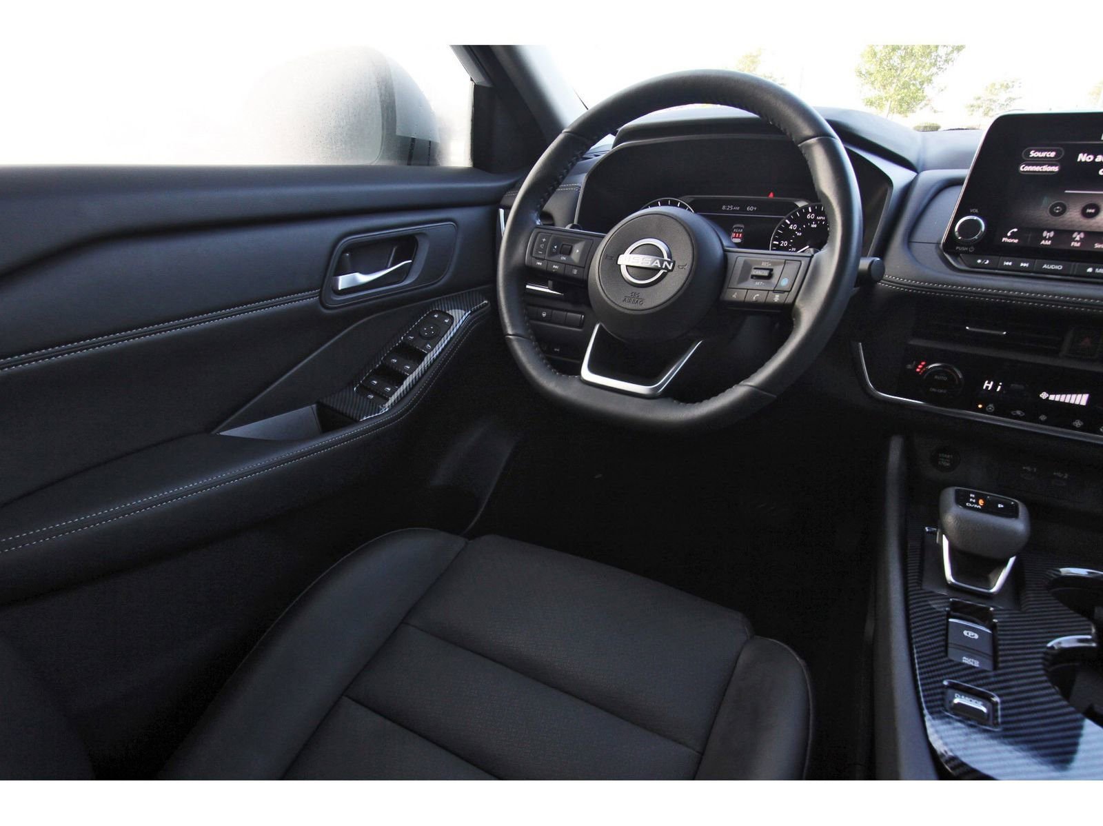 Used 2024 Nissan Rogue SV w/ SV Premium Package image 10