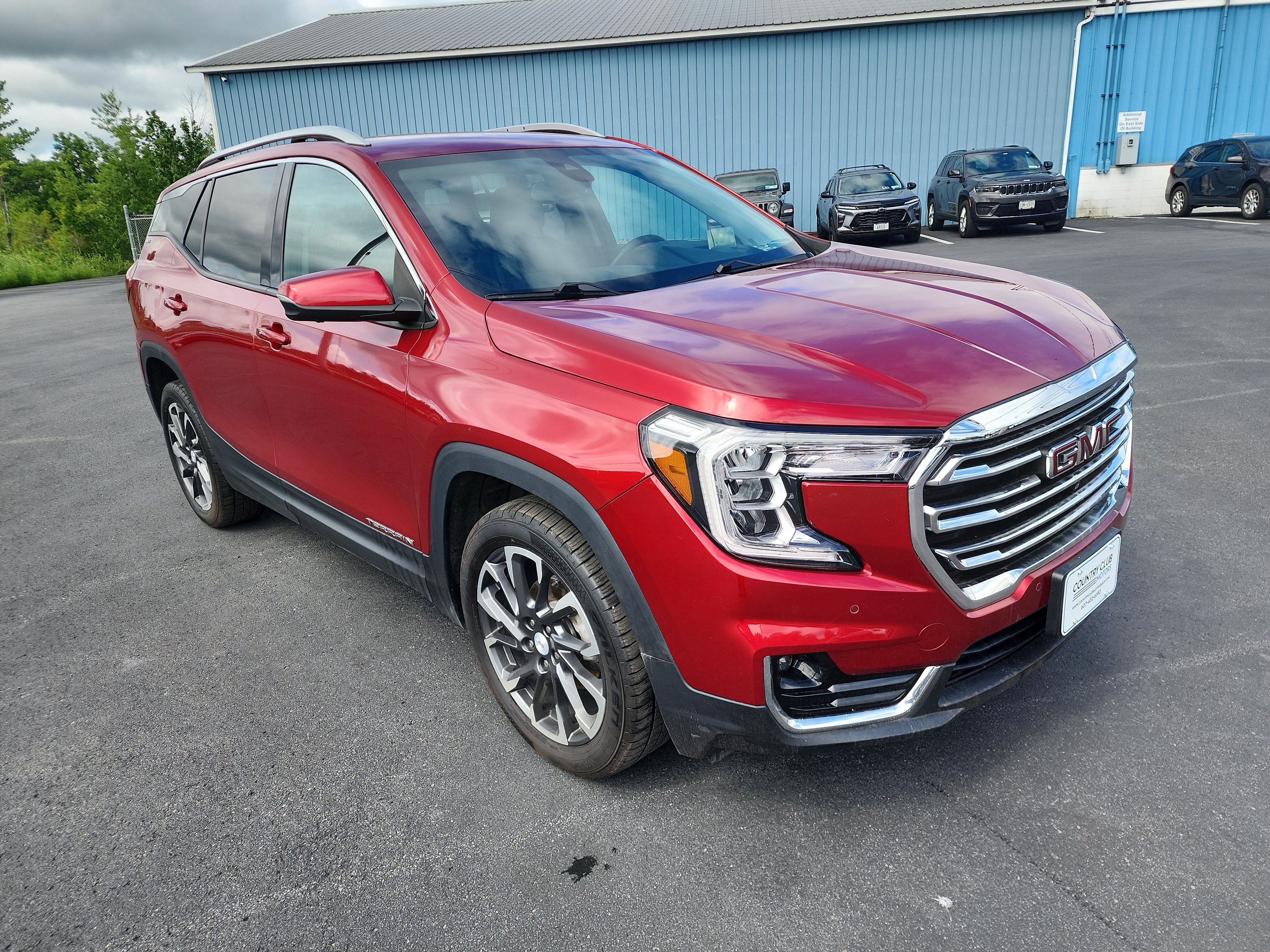Certified 2022 GMC Terrain SLT w/ Infotainment Package II AWD/4WD image 2