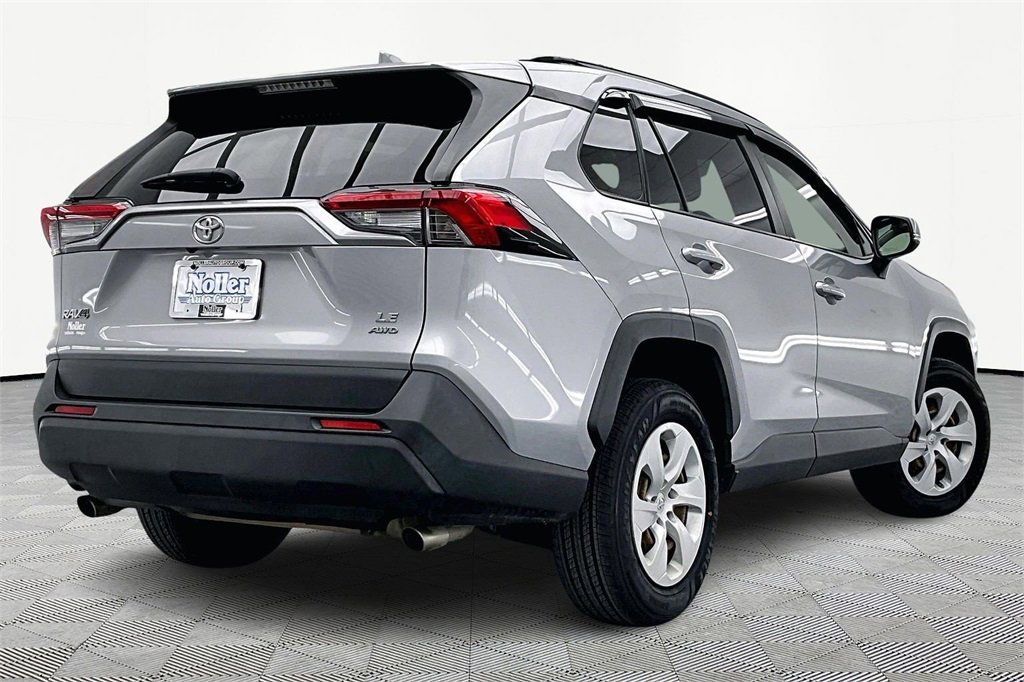 Used 2019 Toyota RAV4 LE image 2