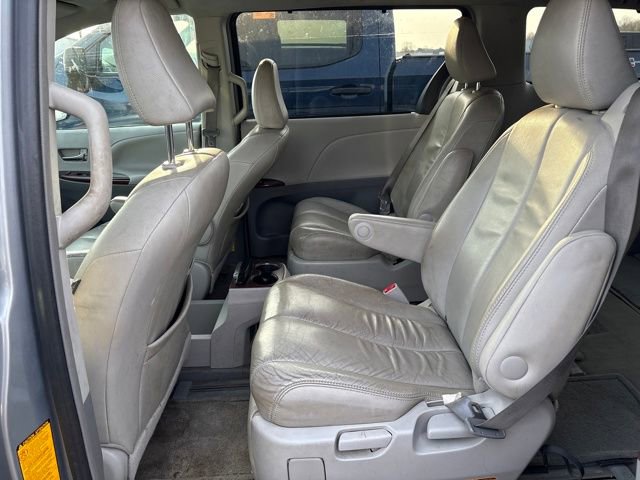 Used 2013 Toyota Sienna XLE image 9