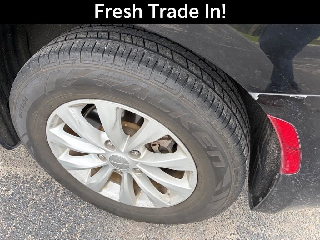 Used 2017 Chrysler Pacifica Touring-L FWD image 6