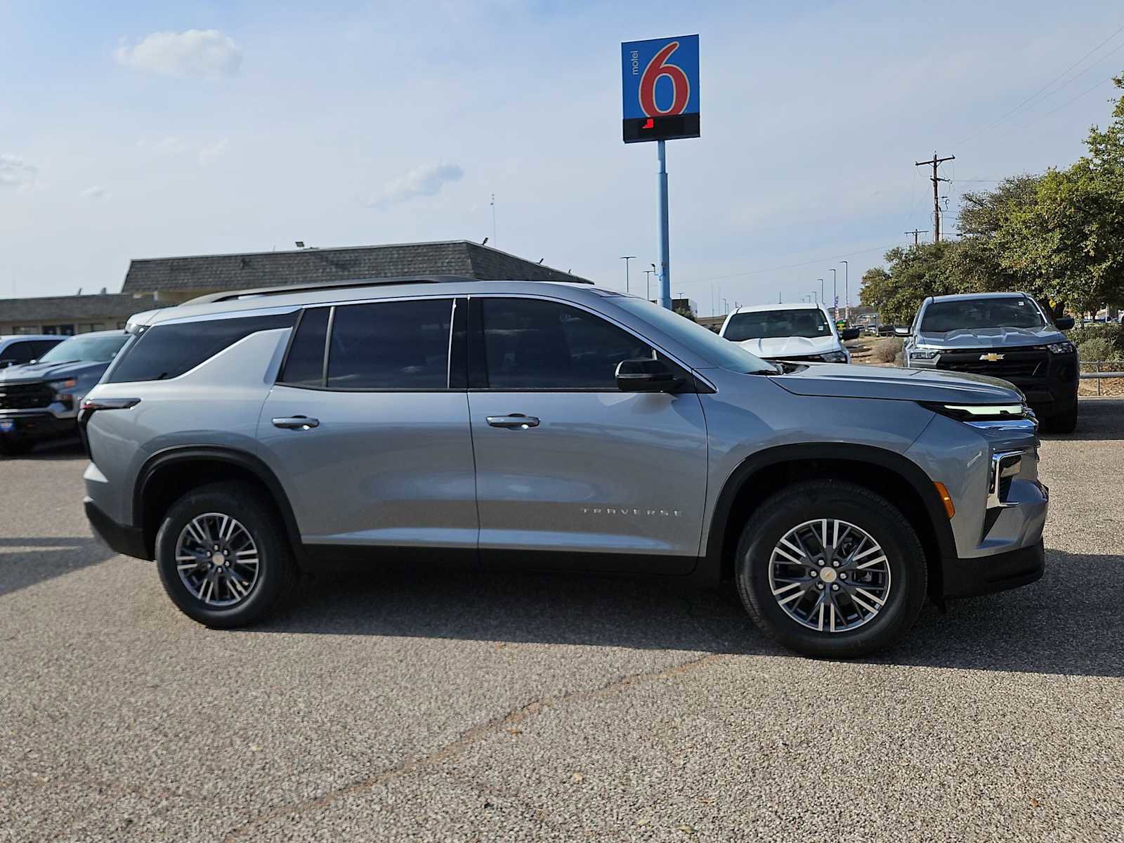 New 2026 Chevrolet Traverse LT image 9
