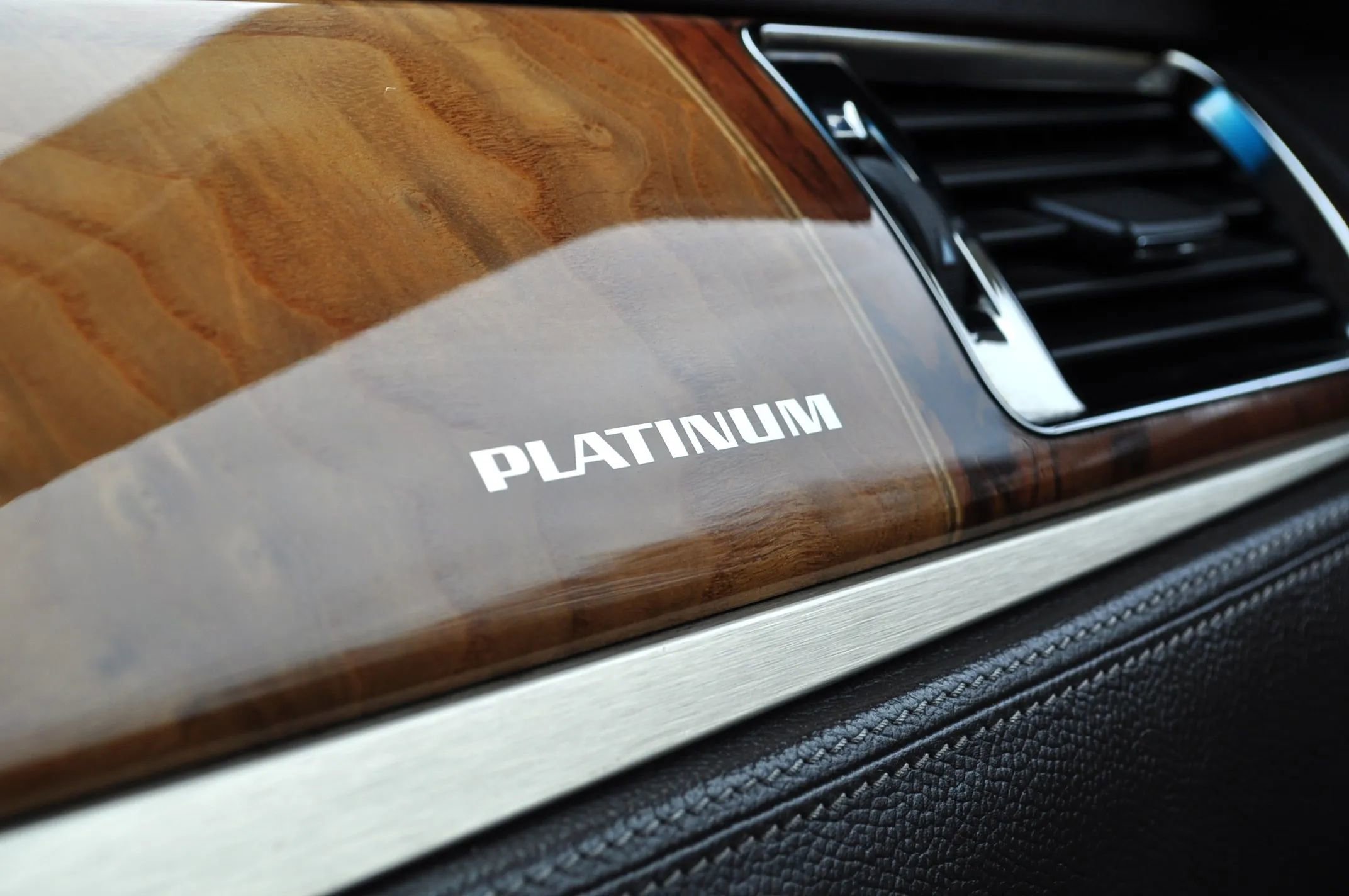 Used 2013 Cadillac Escalade Platinum image 35