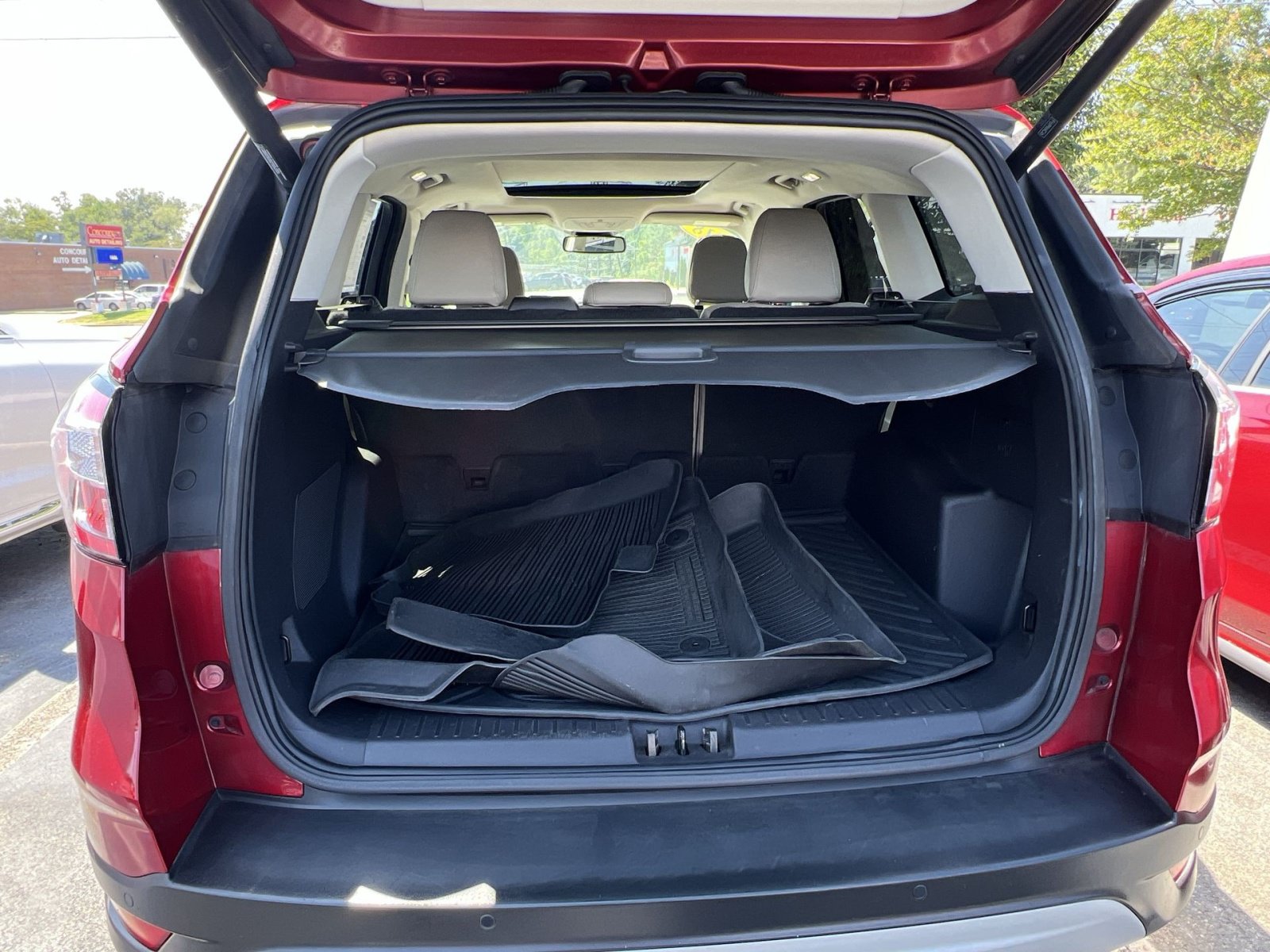 Used 2018 Ford Escape Titanium w/ Ford Safe & Smart Package AWD/4WD image 24