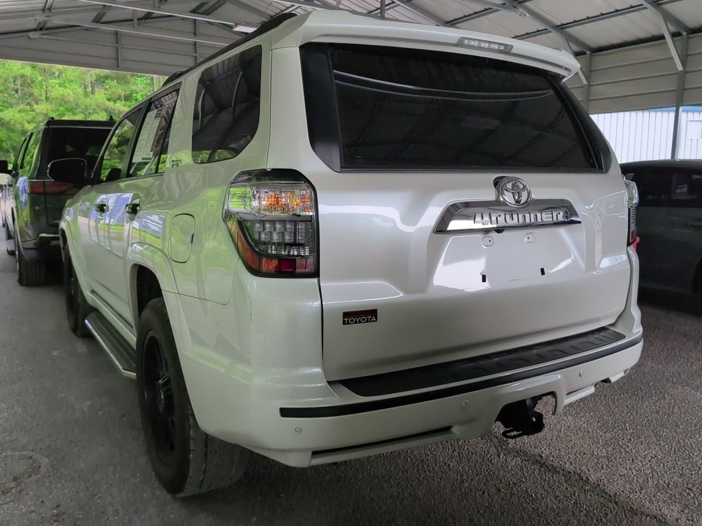 Used 2022 Toyota 4Runner Limited RWD image 4
