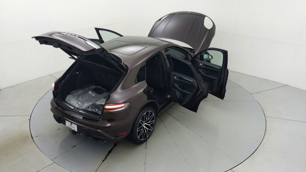 Certified 2024 Porsche Macan S AWD/4WD image 32
