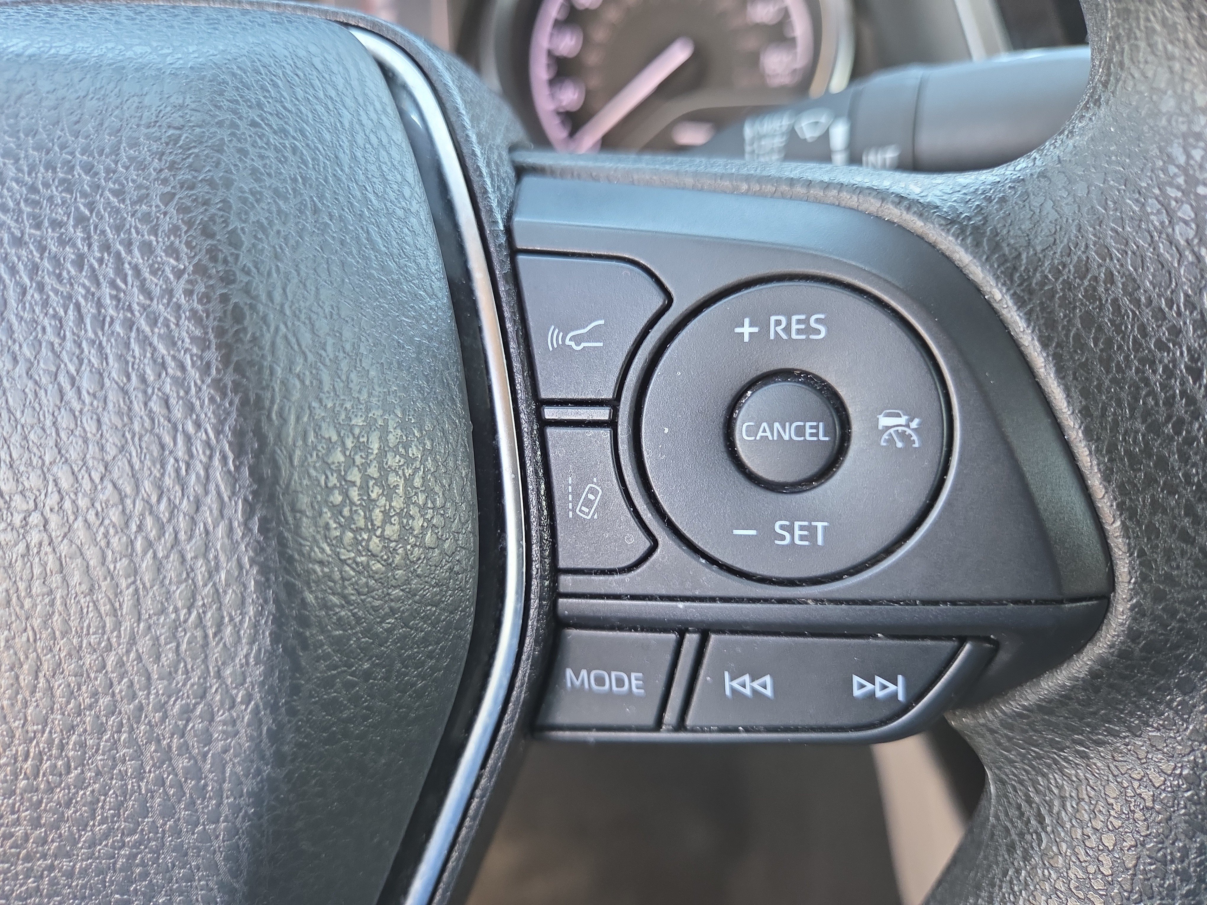 Used 2020 Toyota Camry LE FWD image 28