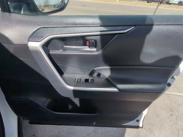 Used 2025 Toyota RAV4 XLE image 31