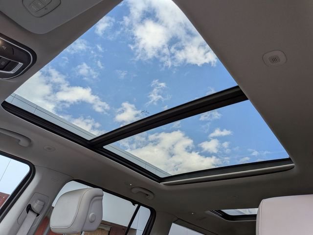 Used 2022 Jeep Wagoneer Series III w/ Premium Group I image 13