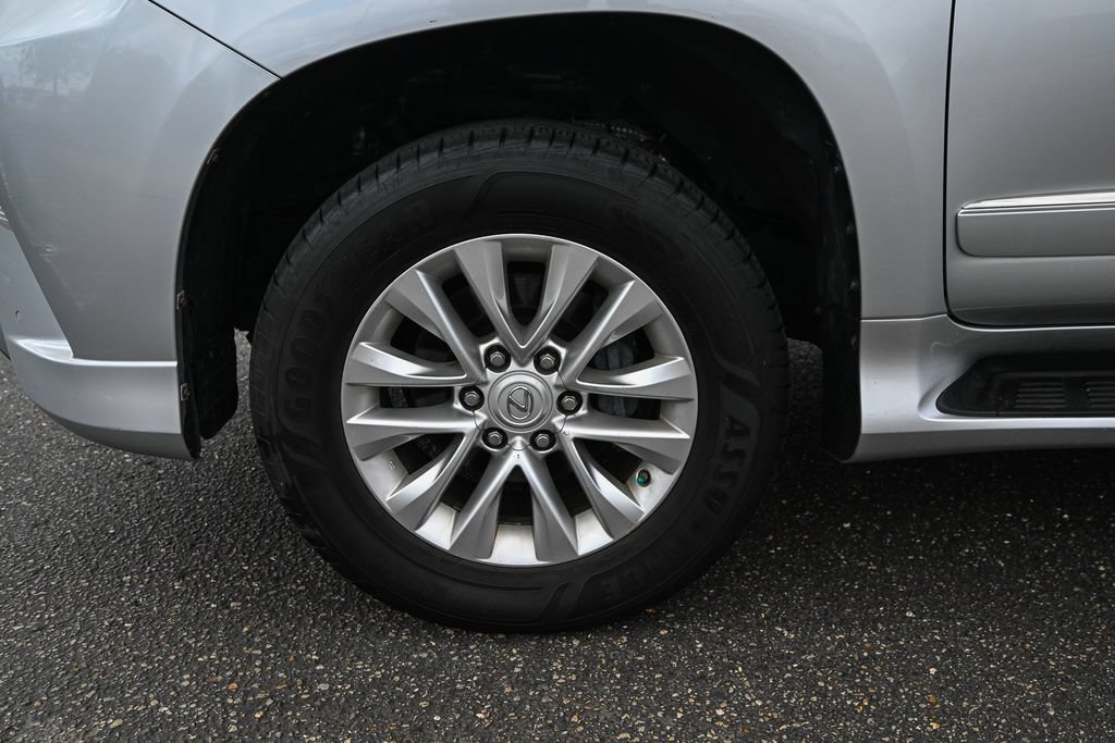 Used 2017 Lexus GX 460 Premium w/ Premium Package AWD/4WD image 11