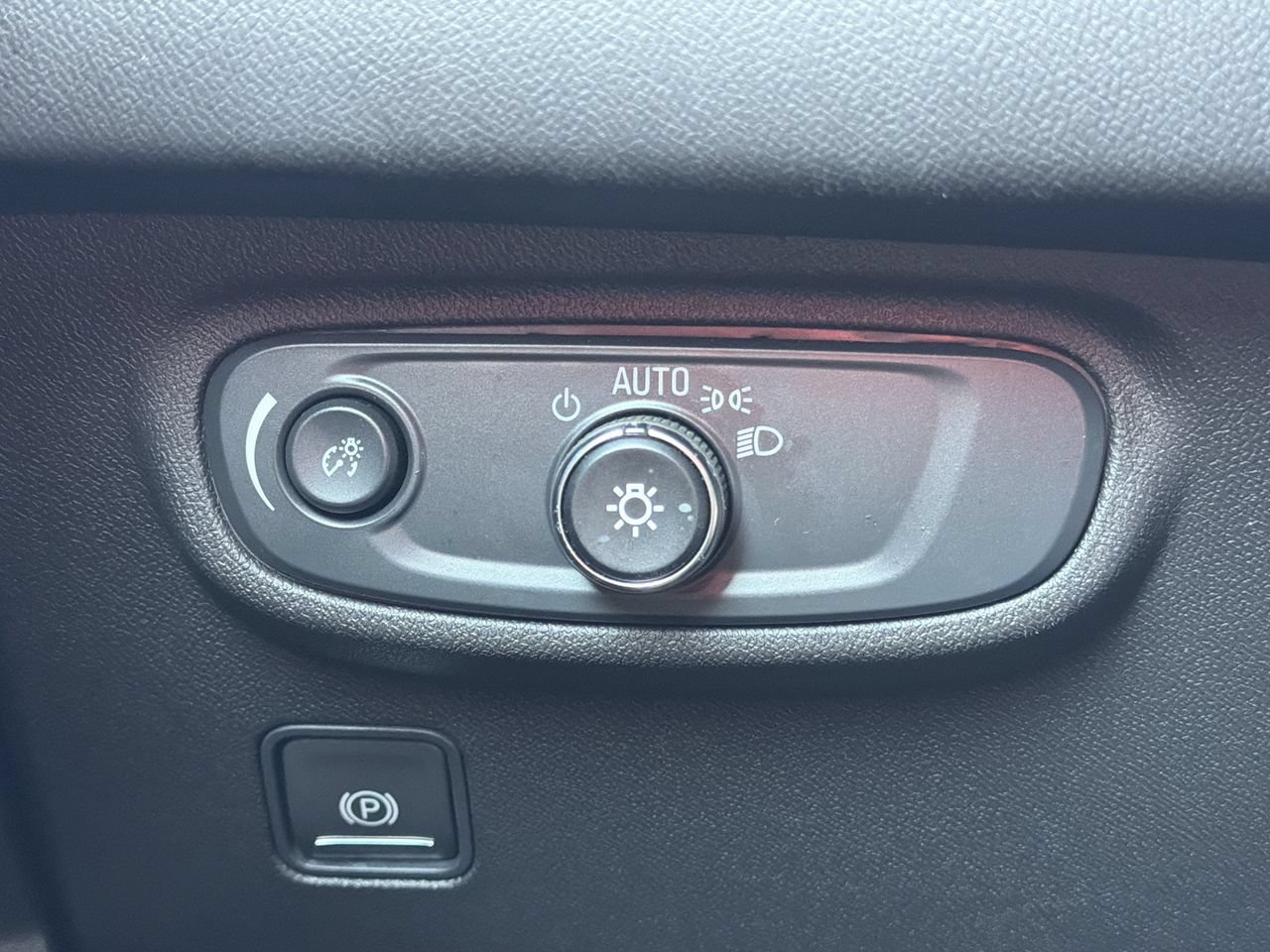 Used 2024 GMC Terrain SLE FWD image 14