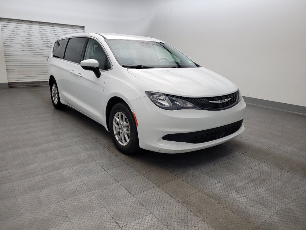 Used 2023 Chrysler Voyager LX FWD image 13