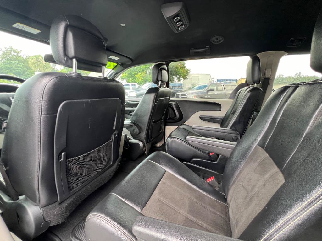 Used 2020 Dodge Grand Caravan SXT FWD image 12