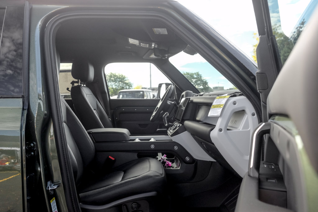 New 2026 Land Rover Defender 110 X-Dynamic SE AWD/4WD image 22