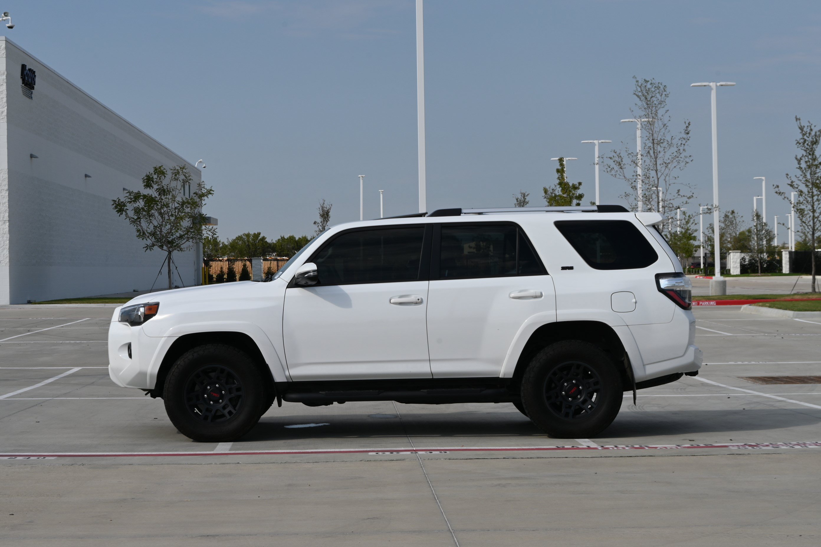Used 2023 Toyota 4Runner SR5 Premium w/ Moonroof Package AWD/4WD image 6