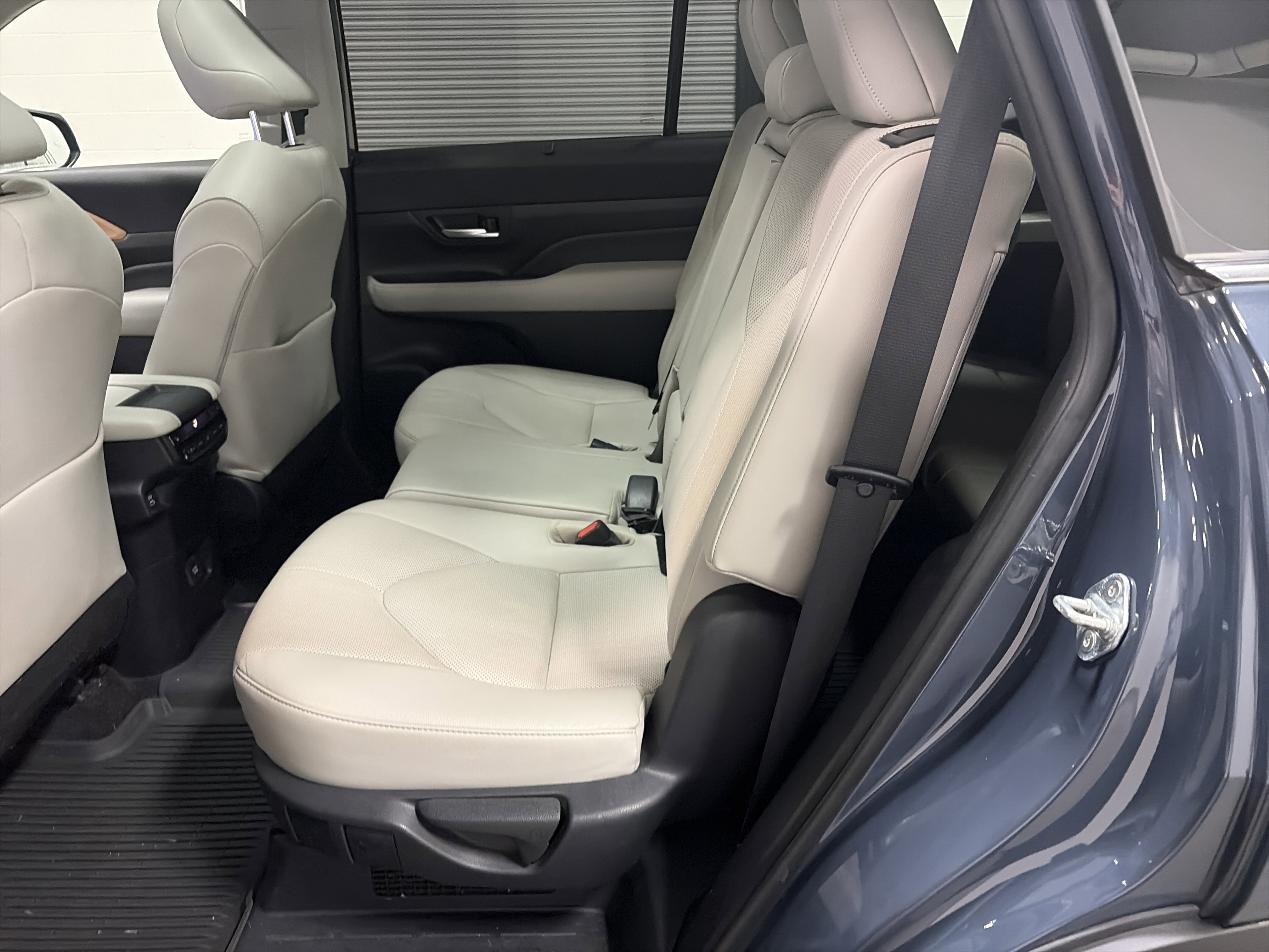 Used 2024 Toyota Grand Highlander Limited image 28