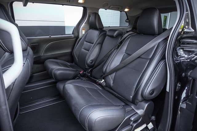 Used 2020 Toyota Sienna SE Premium FWD image 19