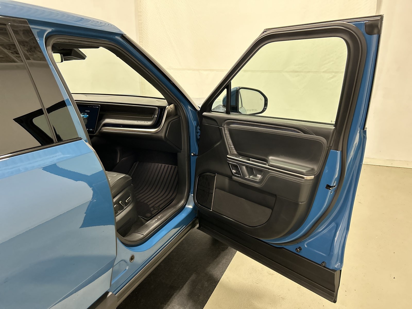 Used 2023 Rivian R1T Launch Edition AWD/4WD image 18