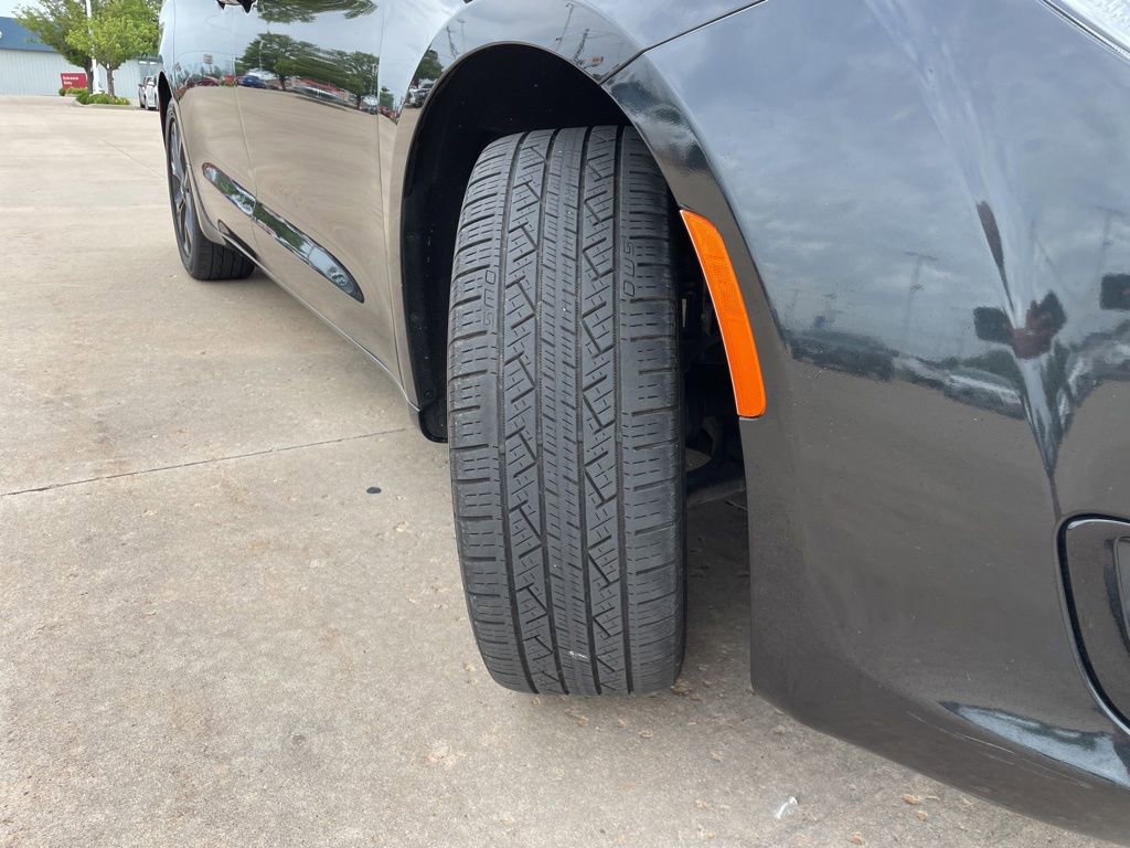 Used 2018 Chrysler Pacifica Touring-L Plus FWD image 18