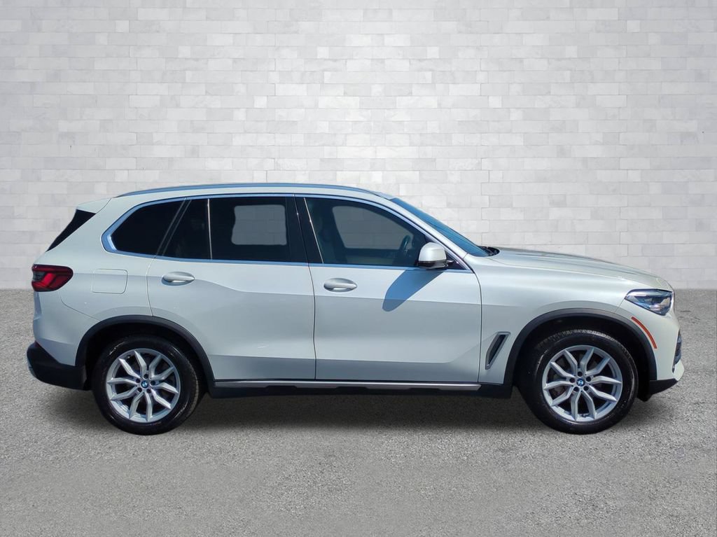 Used 2019 BMW X5 xDrive40i w/ Convenience Package AWD/4WD image 3