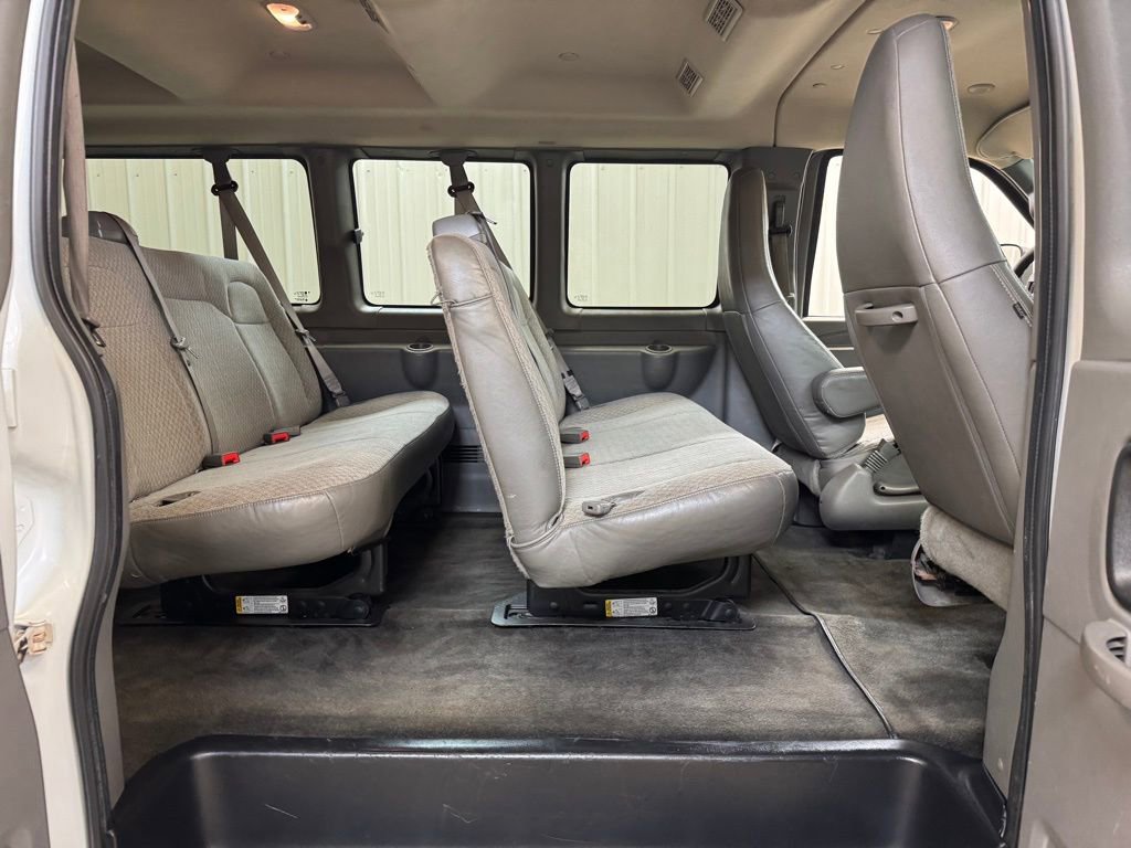 Used 2017 Chevrolet Express 3500 LT w/ LT Preferred Equipment Group image 17