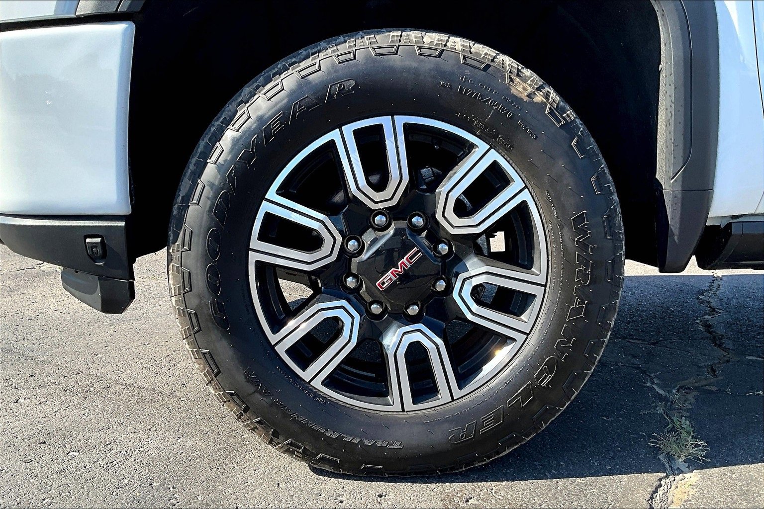 Used 2023 GMC Sierra 2500 AT4 w/ AT4 Premium Plus Package image 8