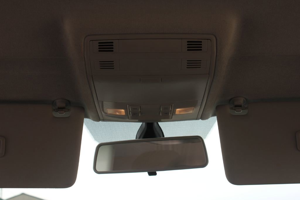 Used 2019 Volkswagen Tiguan SE image 41