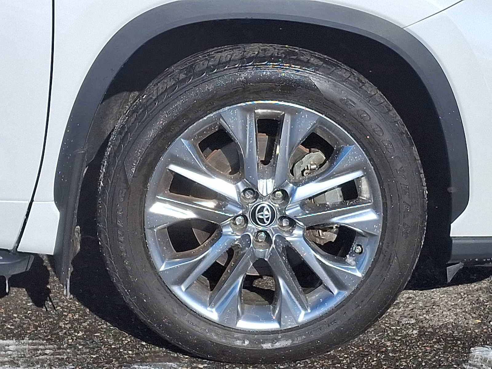 Used 2024 Toyota Highlander Limited image 7