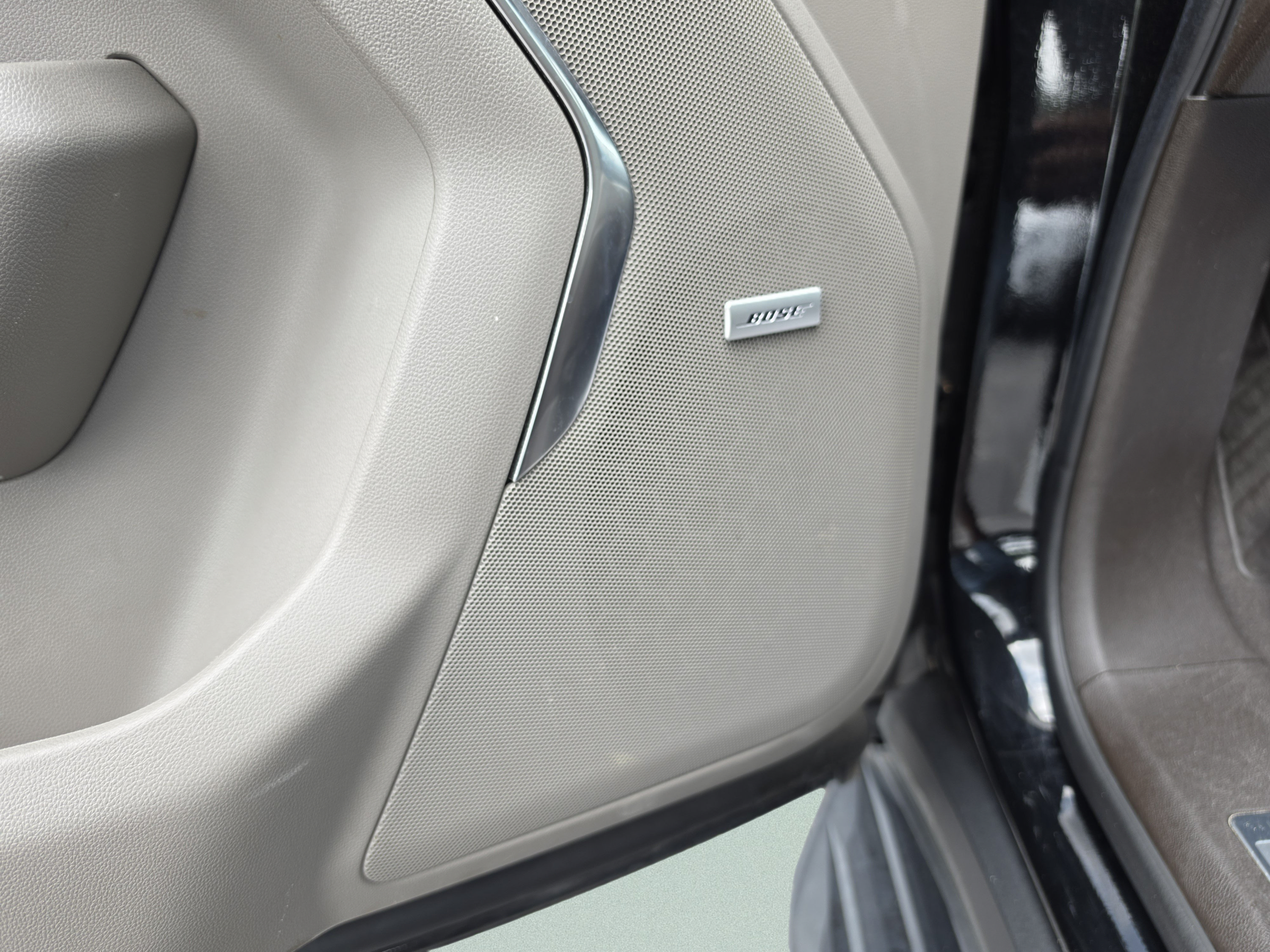 Used 2024 Chevrolet Suburban LT RWD image 22