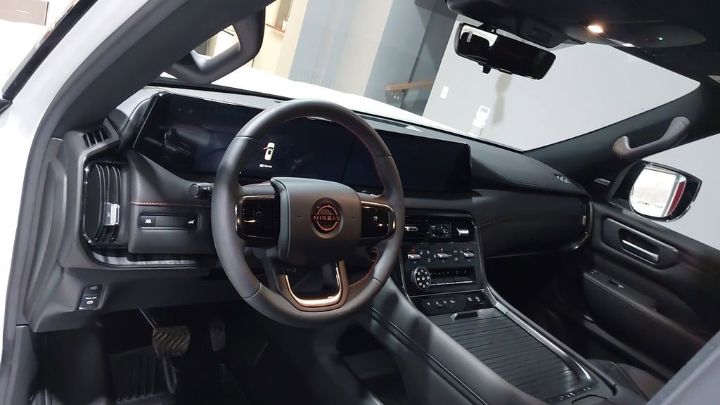 Used 2025 Nissan Armada PRO-4X image 18