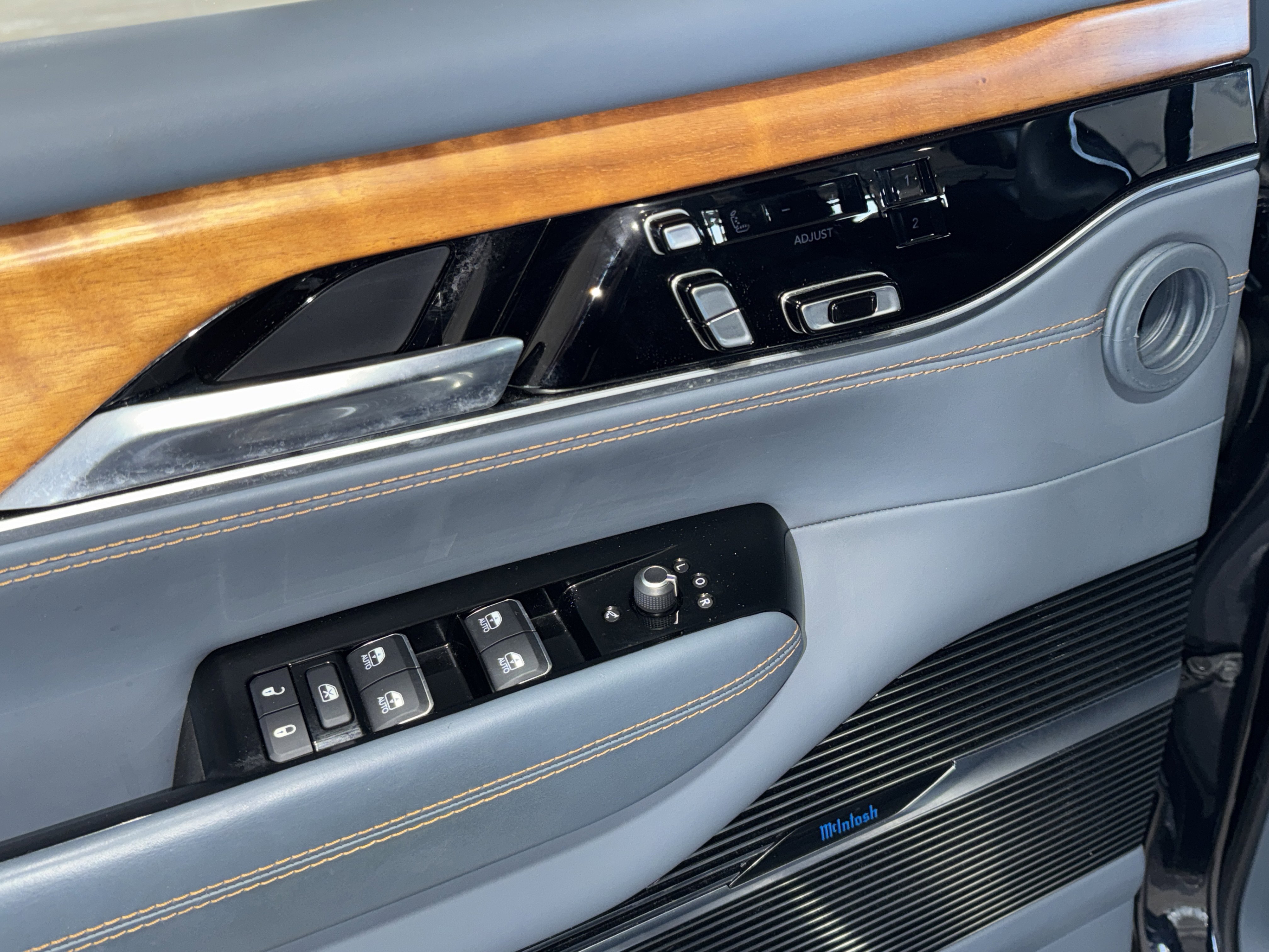 Used 2023 Jeep Grand Wagoneer Series III image 19