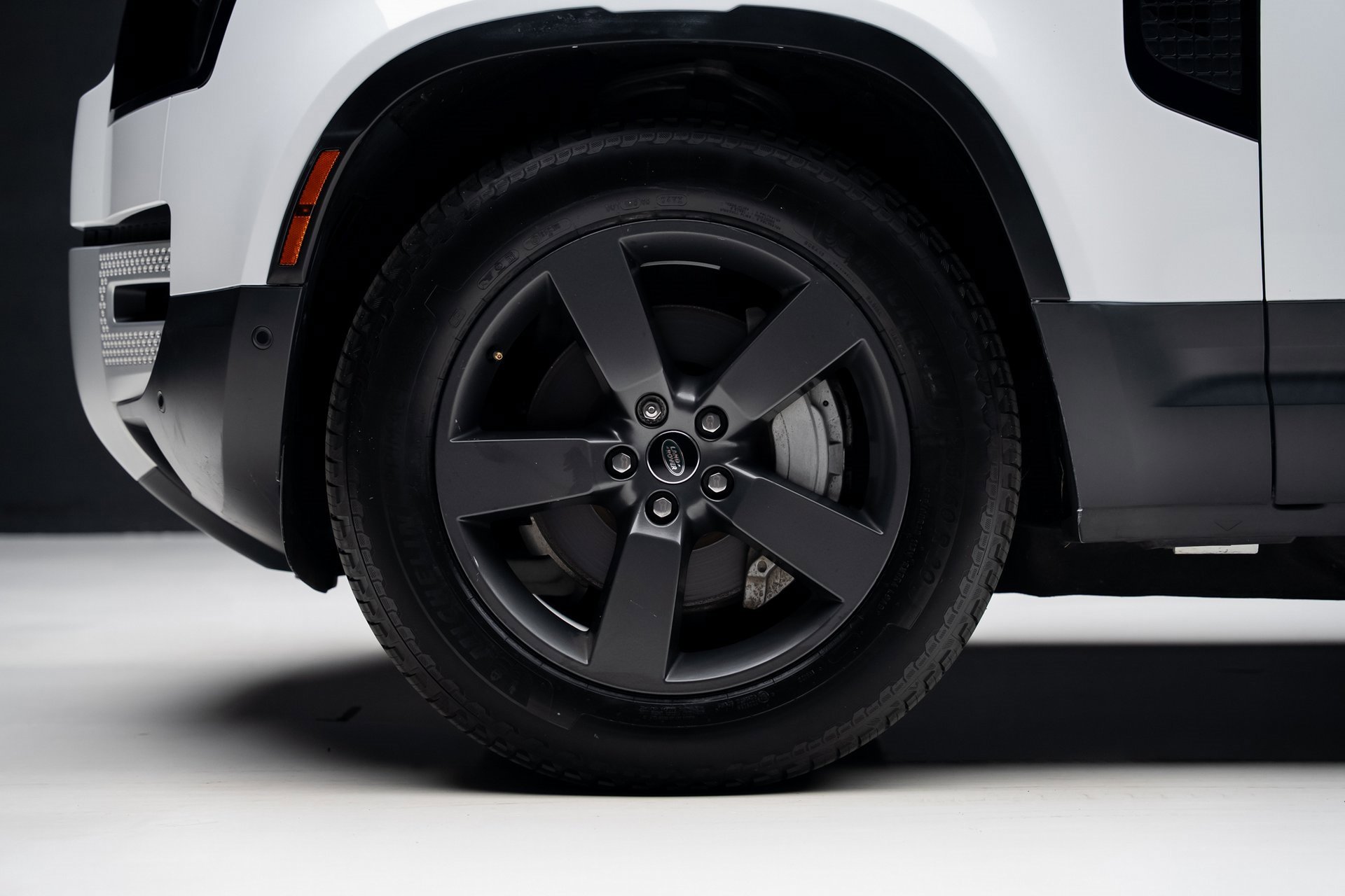 Used 2023 Land Rover Defender 130 SE image 20