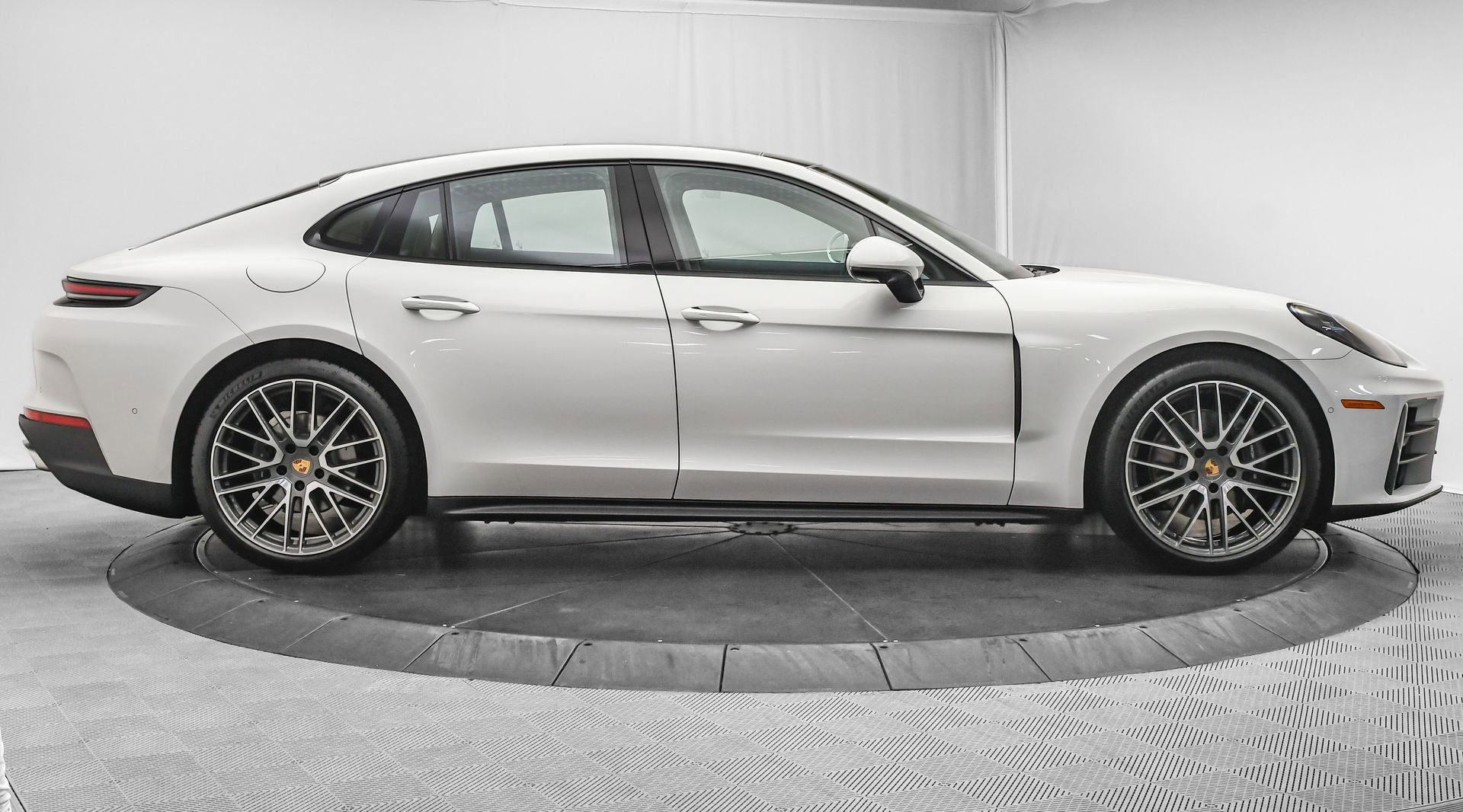 Used 2025 Porsche Panamera 4 image 10
