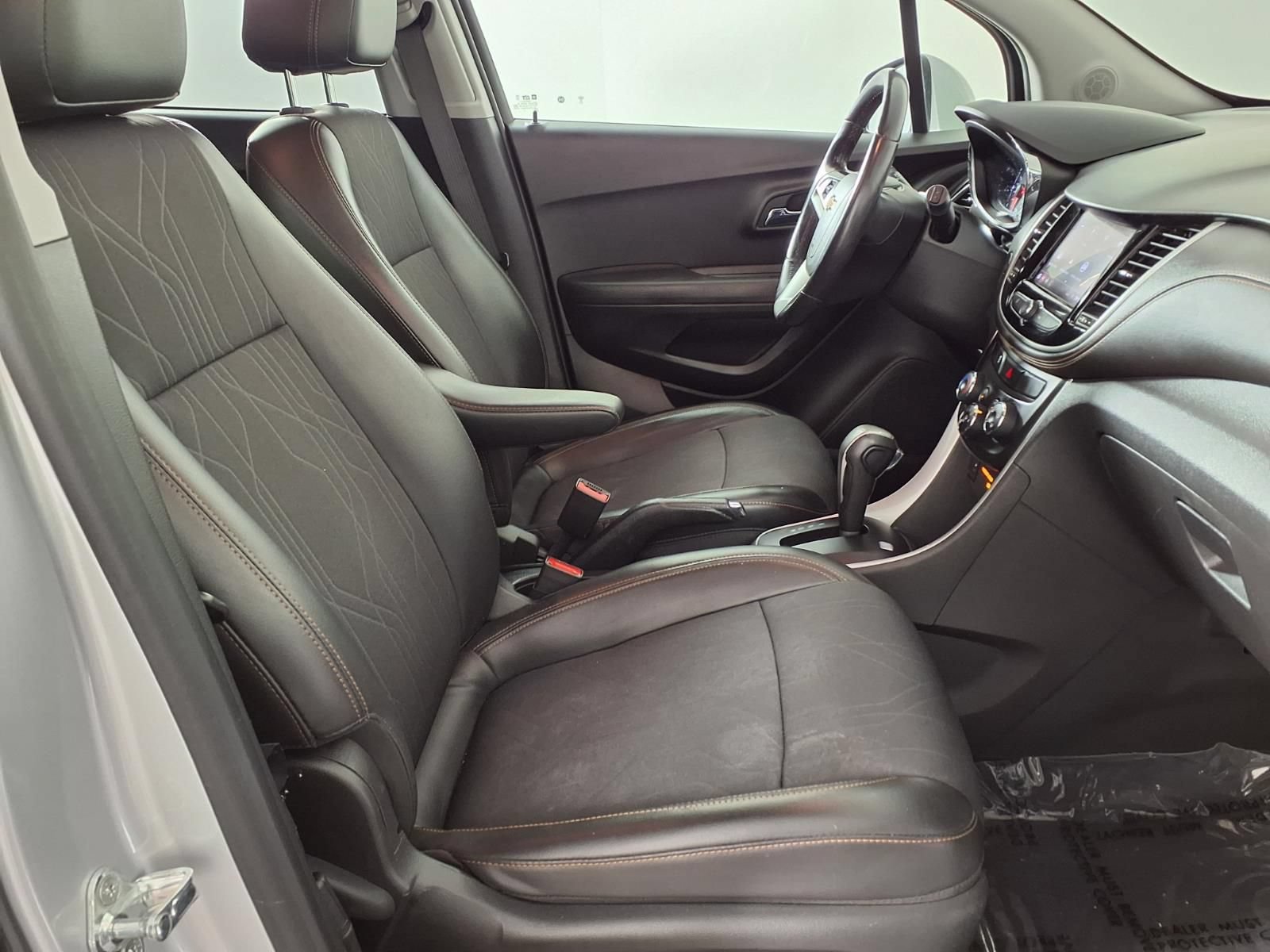 Used 2020 Chevrolet Trax LT w/ LT Convenience Package AWD/4WD image 9