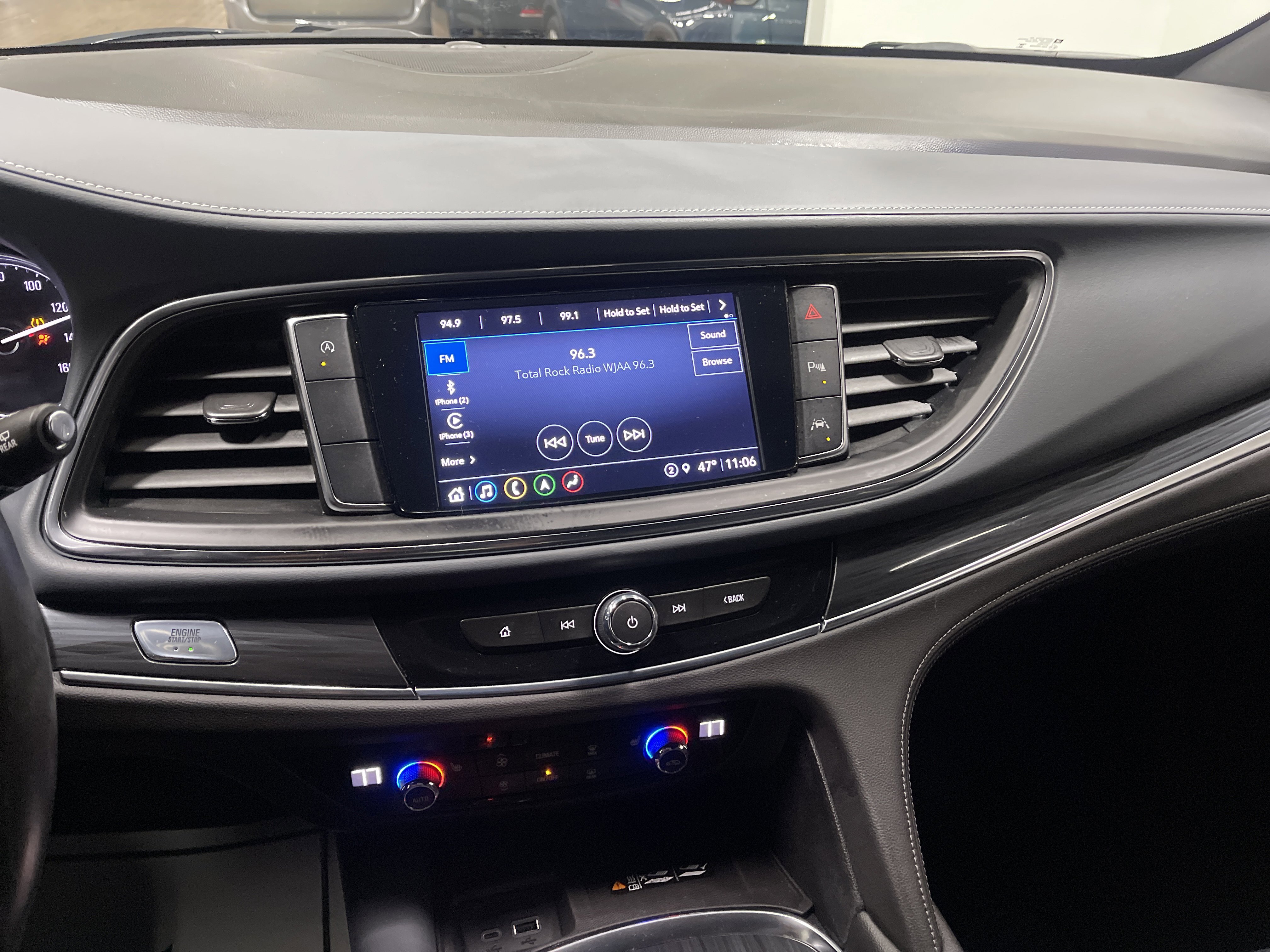 Used 2024 Buick Enclave Essence w/ Experience Buick Package image 30