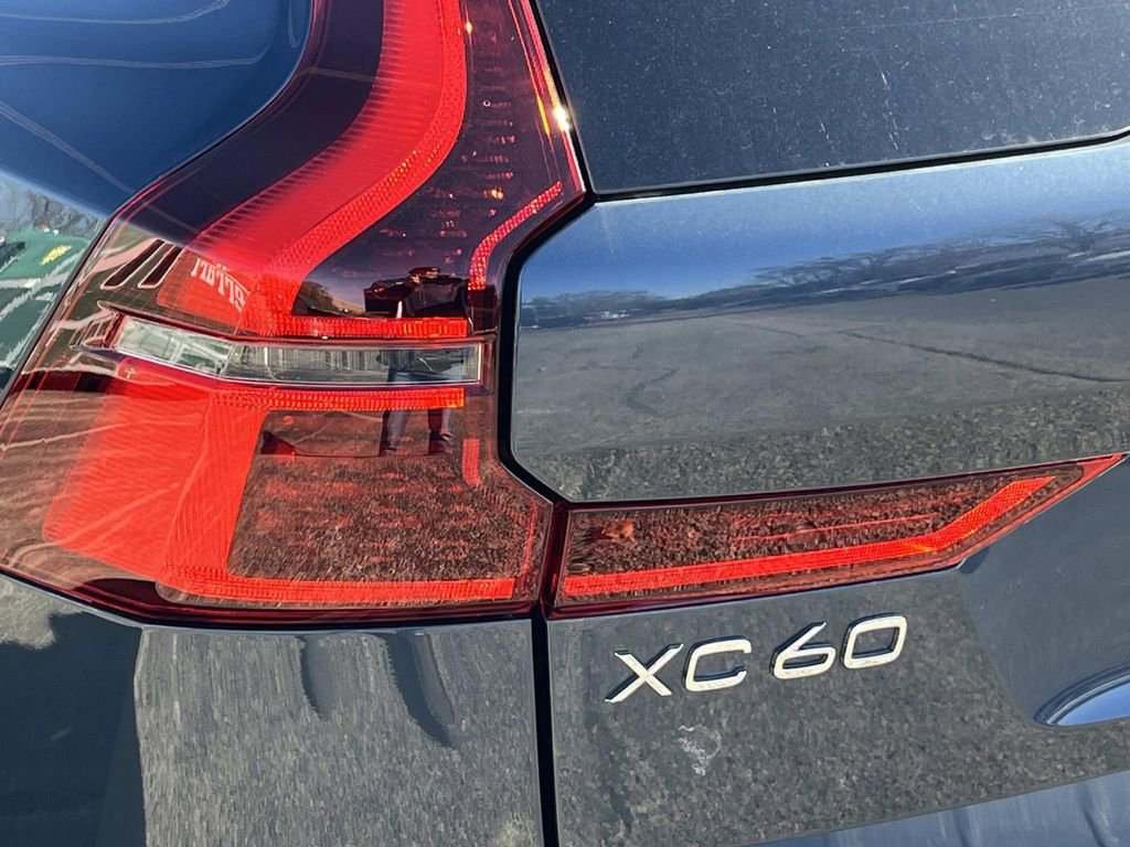 New 2026 Volvo XC60 B5 Plus w/ Climate Package image 10