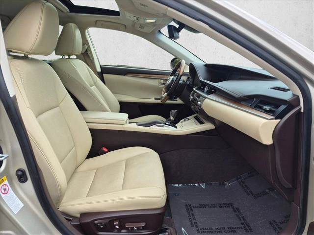 Used 2018 Lexus ES 300h w/ Navigation Package FWD image 20
