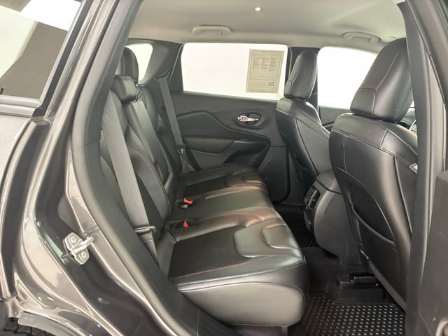 Used 2021 Jeep Cherokee Trailhawk w/ Comfort/Convenience Group AWD/4WD image 16