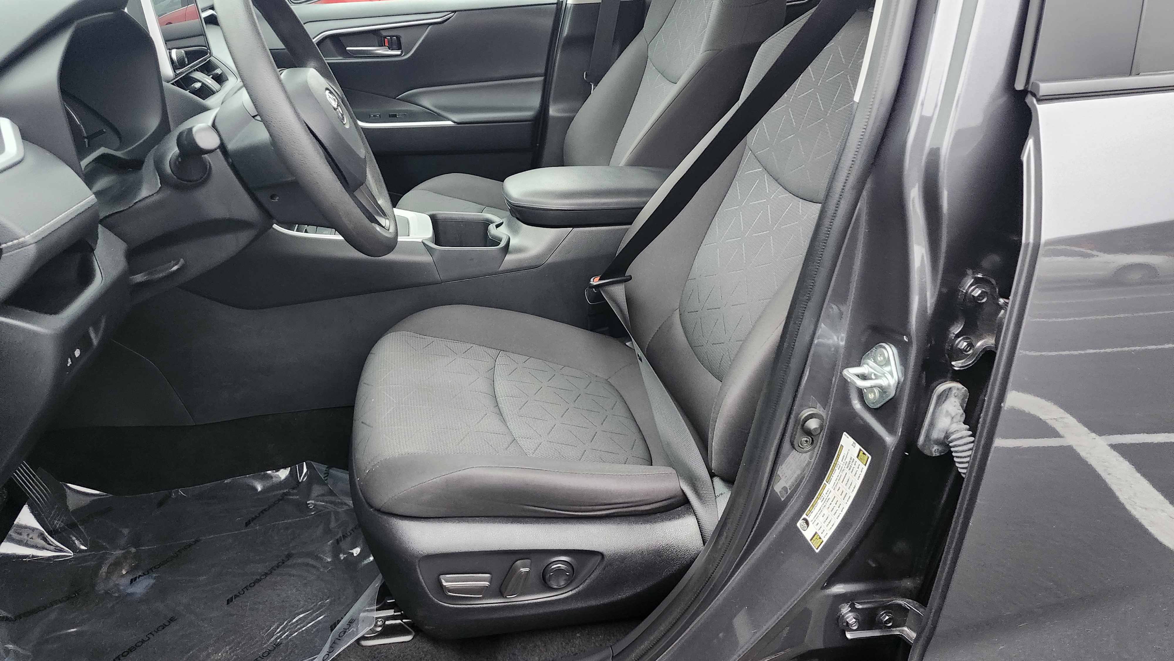 Used 2024 Toyota RAV4 XLE image 17