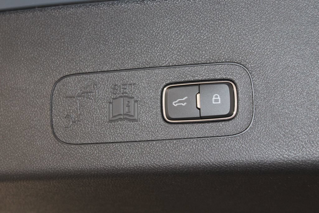 New 2026 Lincoln Aviator 2WD w/ Jet Appearance Package image 16
