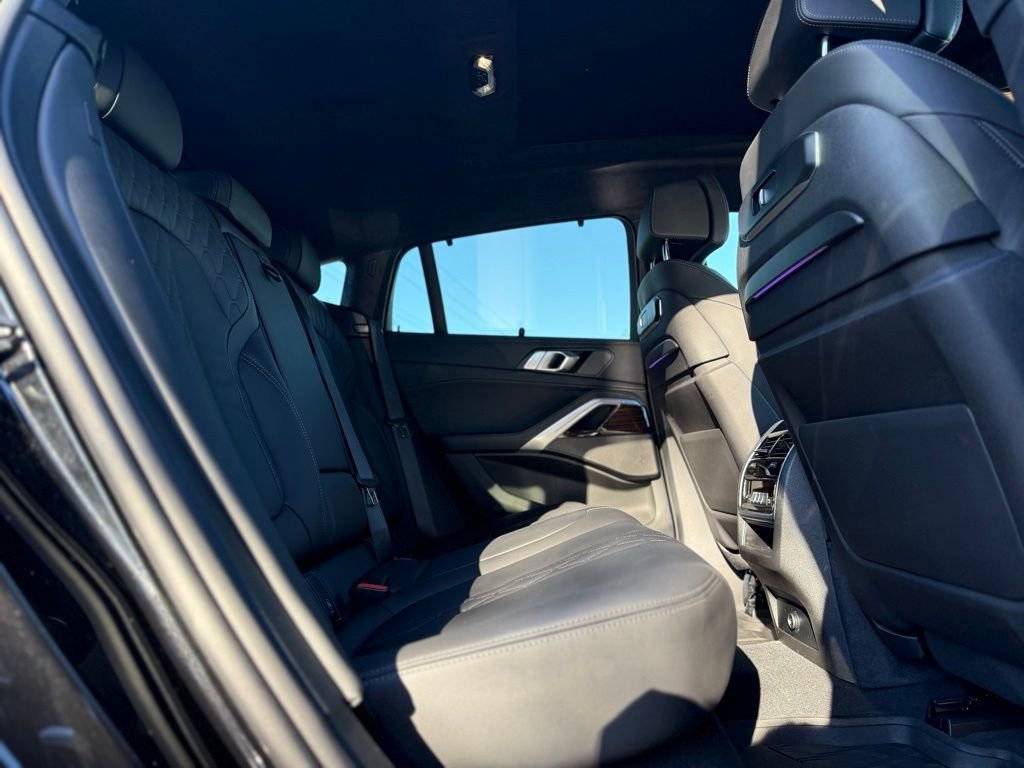 Used 2024 BMW X6 xDrive40i w/ Executive Package image 18