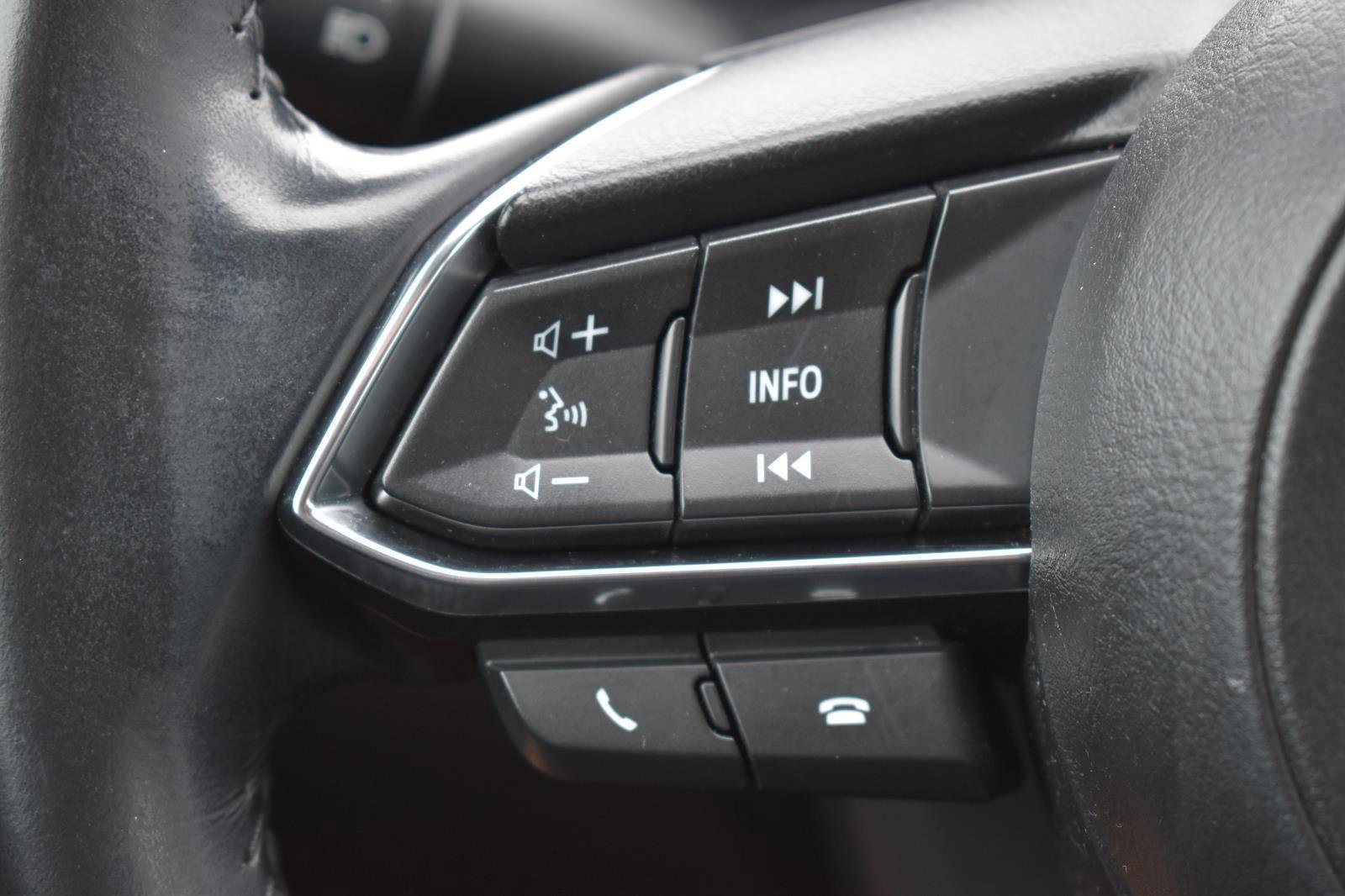 Used 2018 MAZDA MAZDA3 Touring FWD image 7