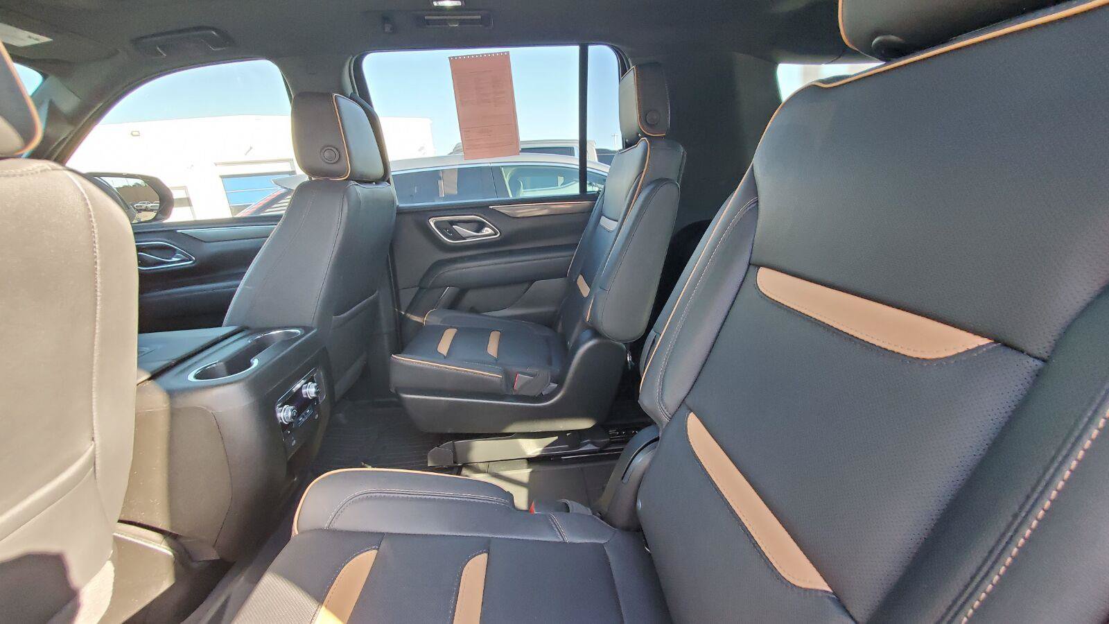 Used 2023 GMC Yukon XL AT4 w/ AT4 Premium Plus Package AWD/4WD image 5