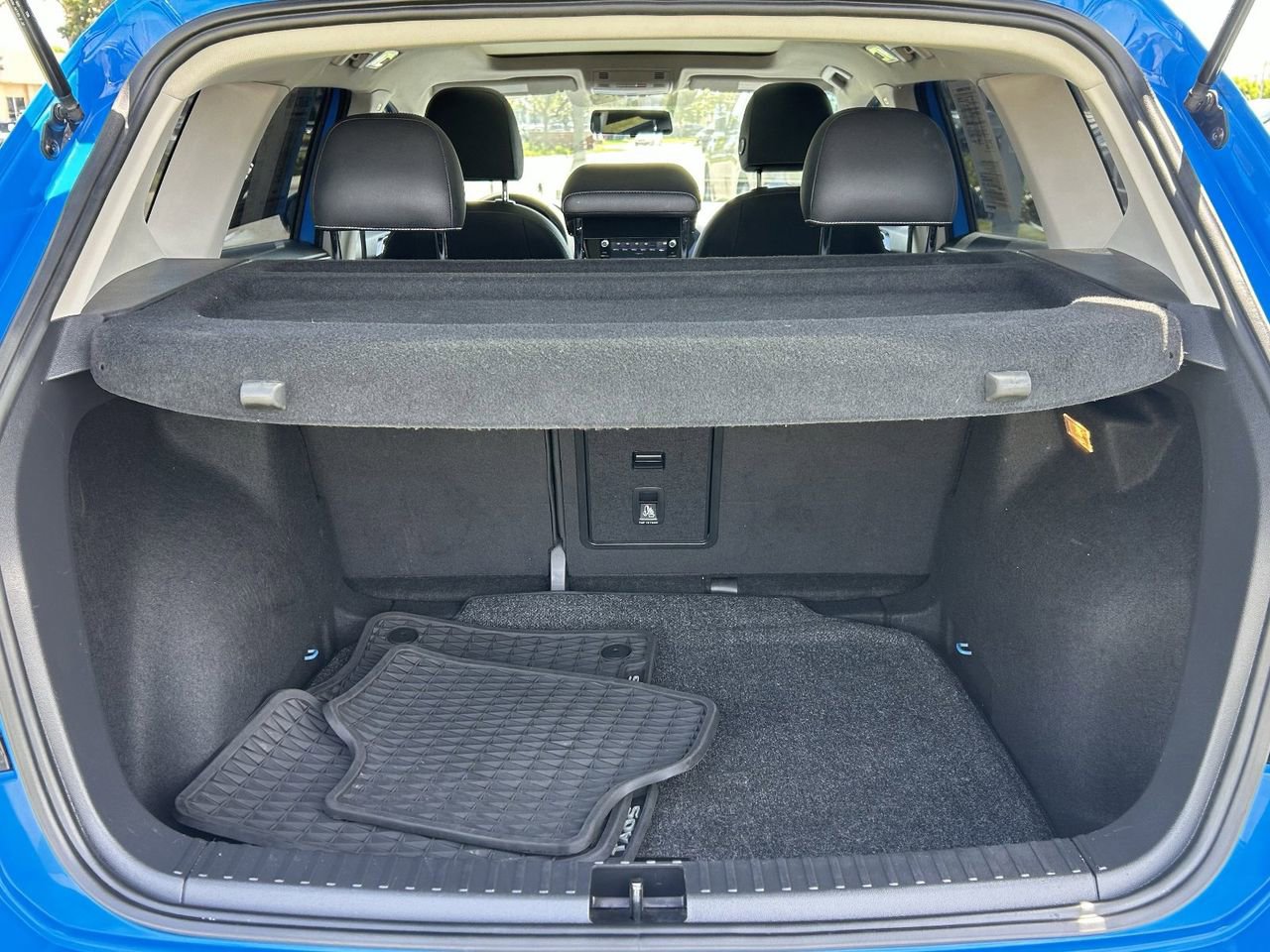 Used 2022 Volkswagen Taos SE FWD image 12