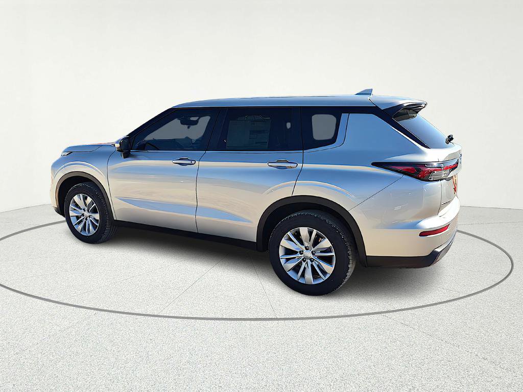 New 2026 Mitsubishi Outlander ES image 4