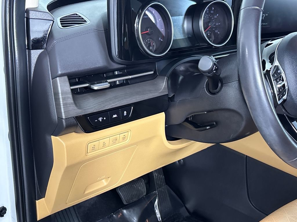 Certified 2024 Kia Carnival EX image 12