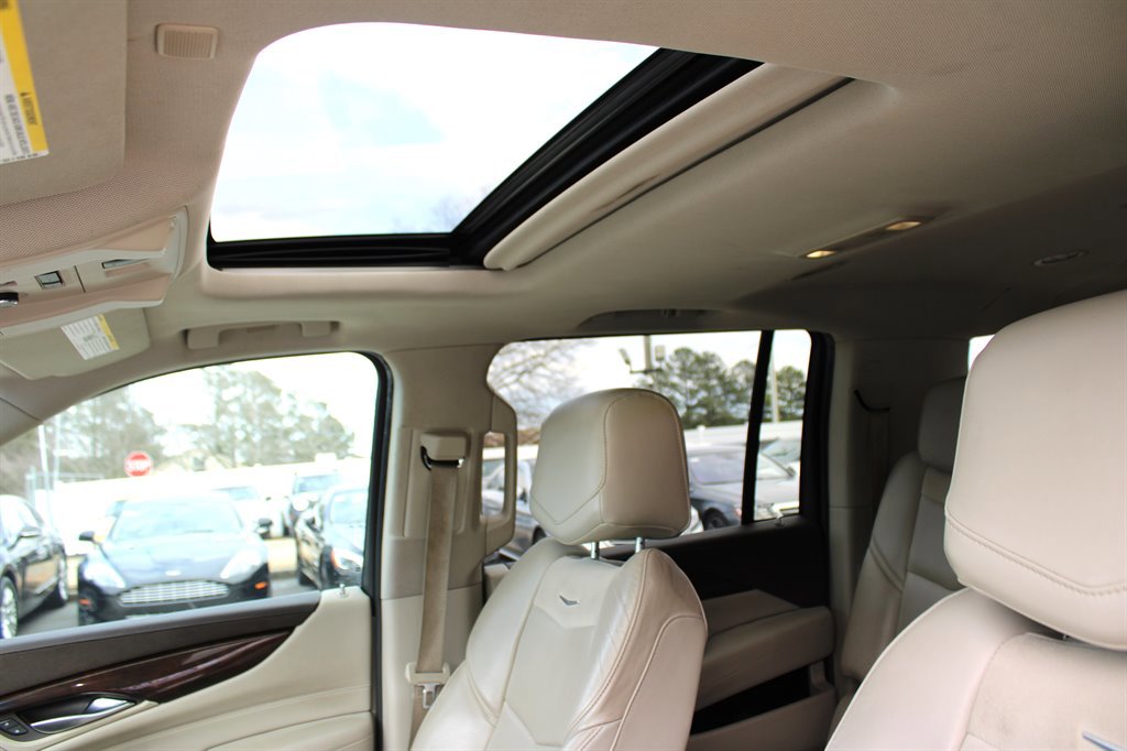 Used 2017 Cadillac Escalade ESV Luxury image 24