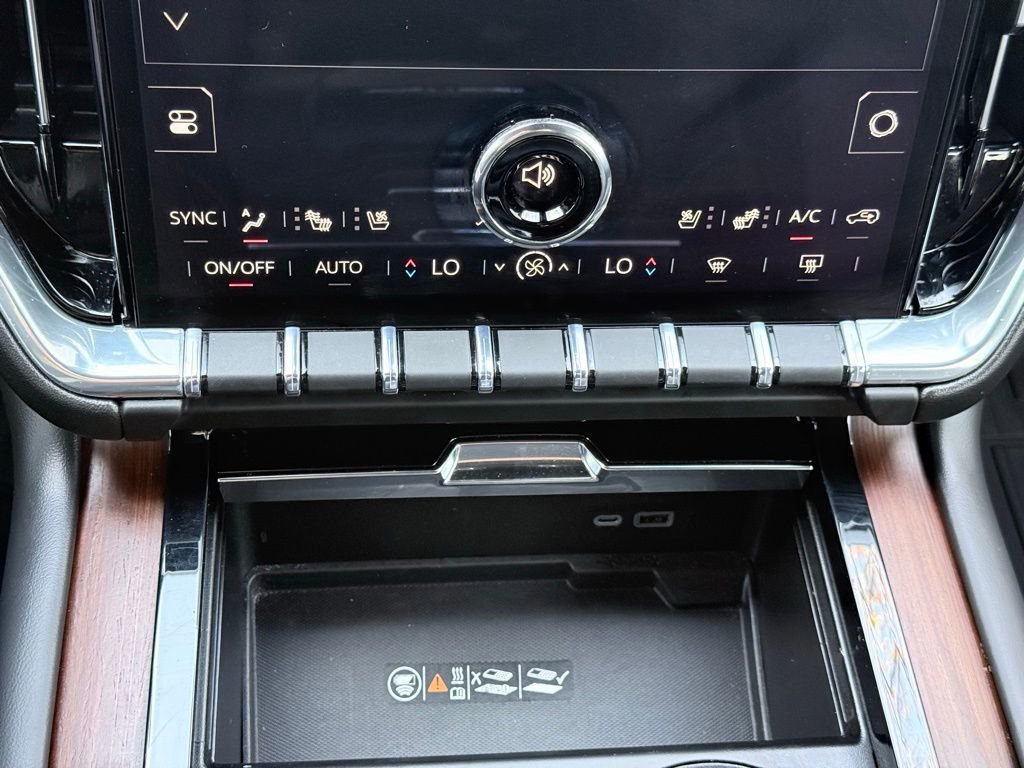 Used 2025 GMC Yukon Denali w/ Denali Reserve Package image 24