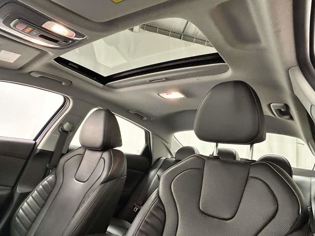 Certified 2025 Hyundai Elantra Limited FWD image 15