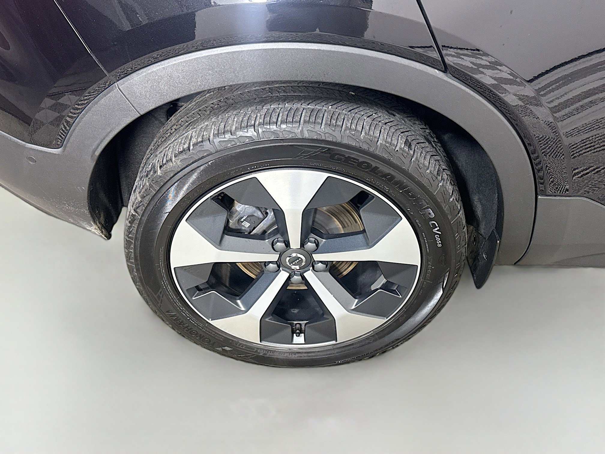 Used 2024 Volvo XC40 B5 Plus image 33